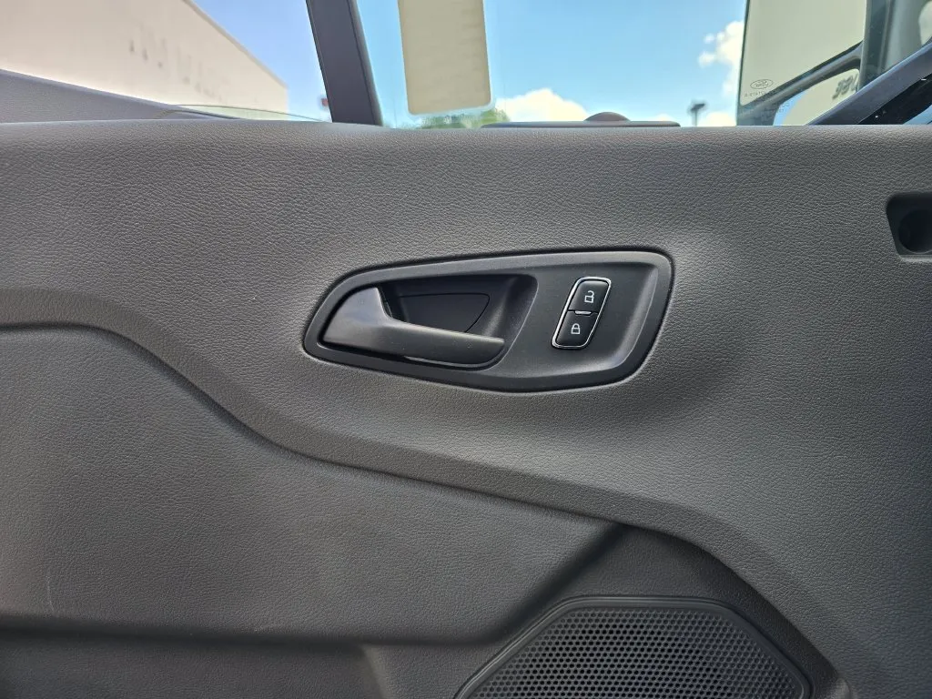 Ford Transit-350 photo 33