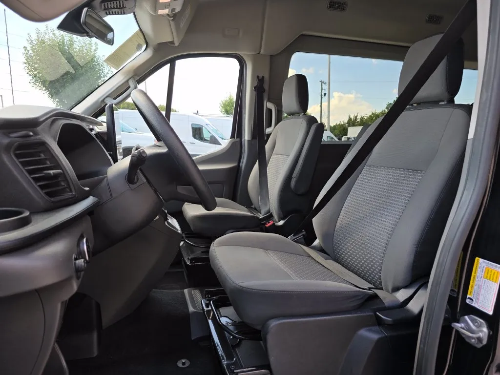 Ford Transit-350 photo 30