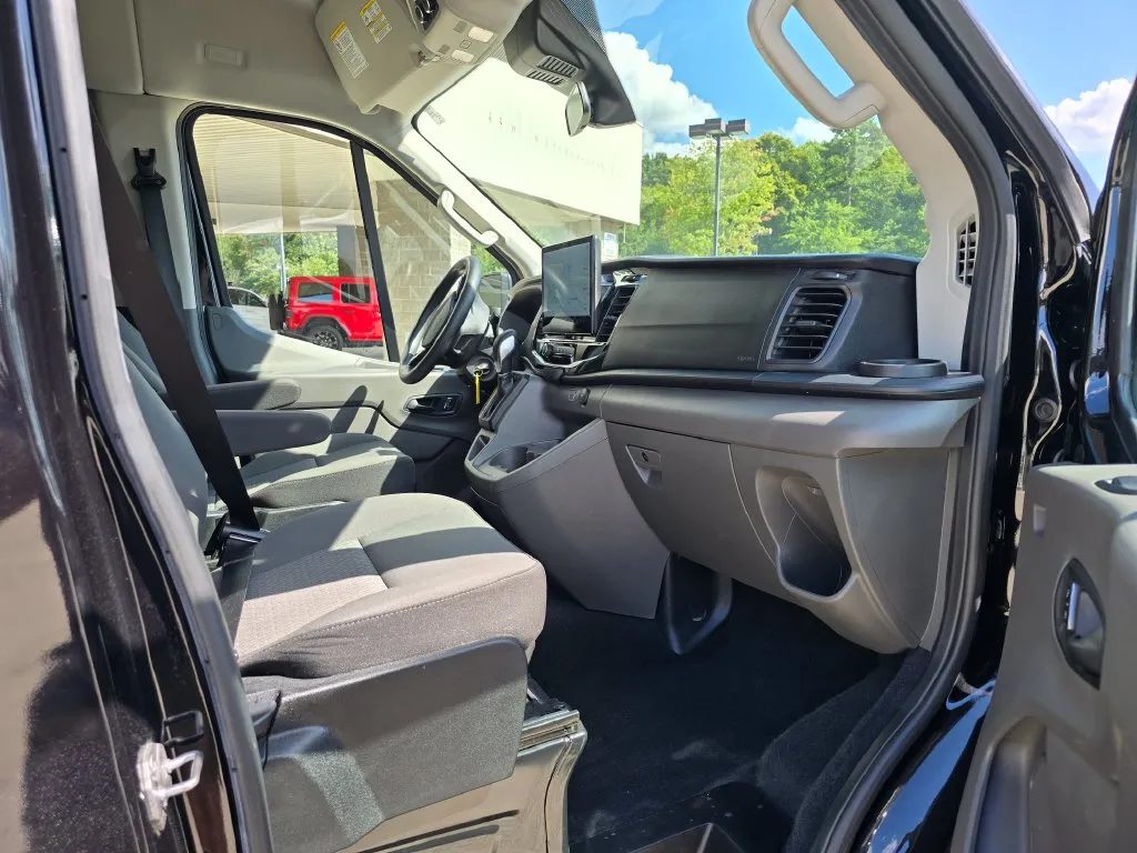 Ford Transit-350 photo 35