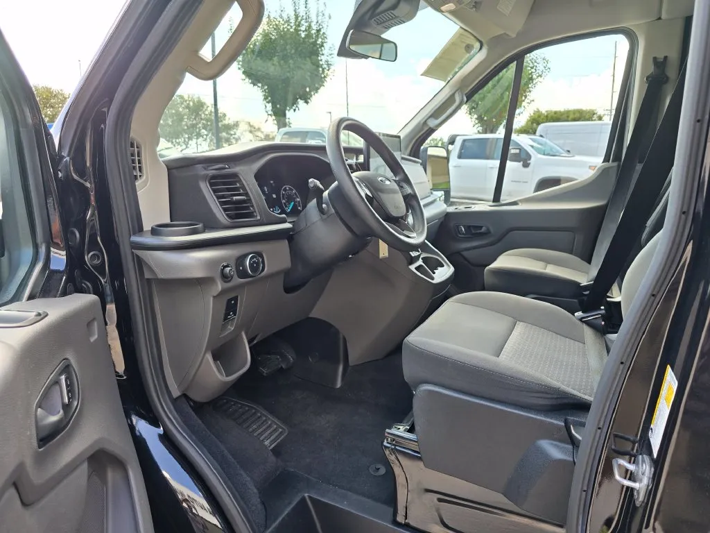 Ford Transit-350 photo 29