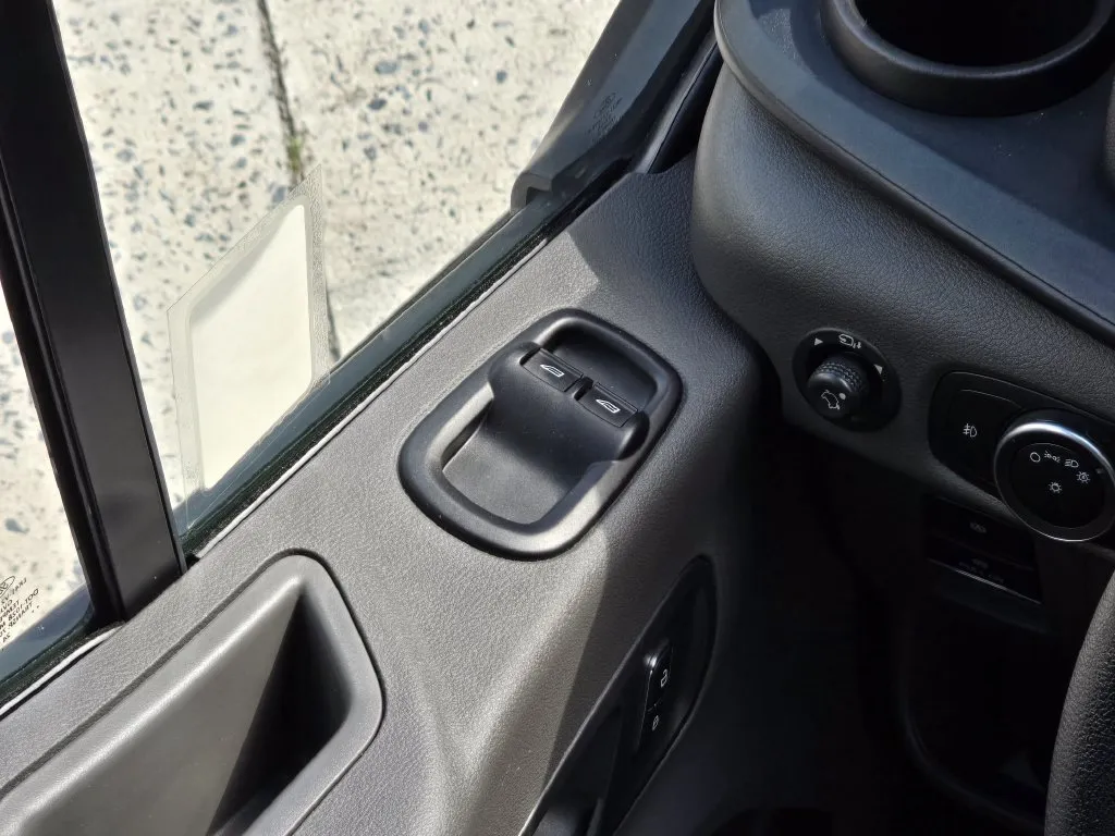 Ford Transit-350 photo 32