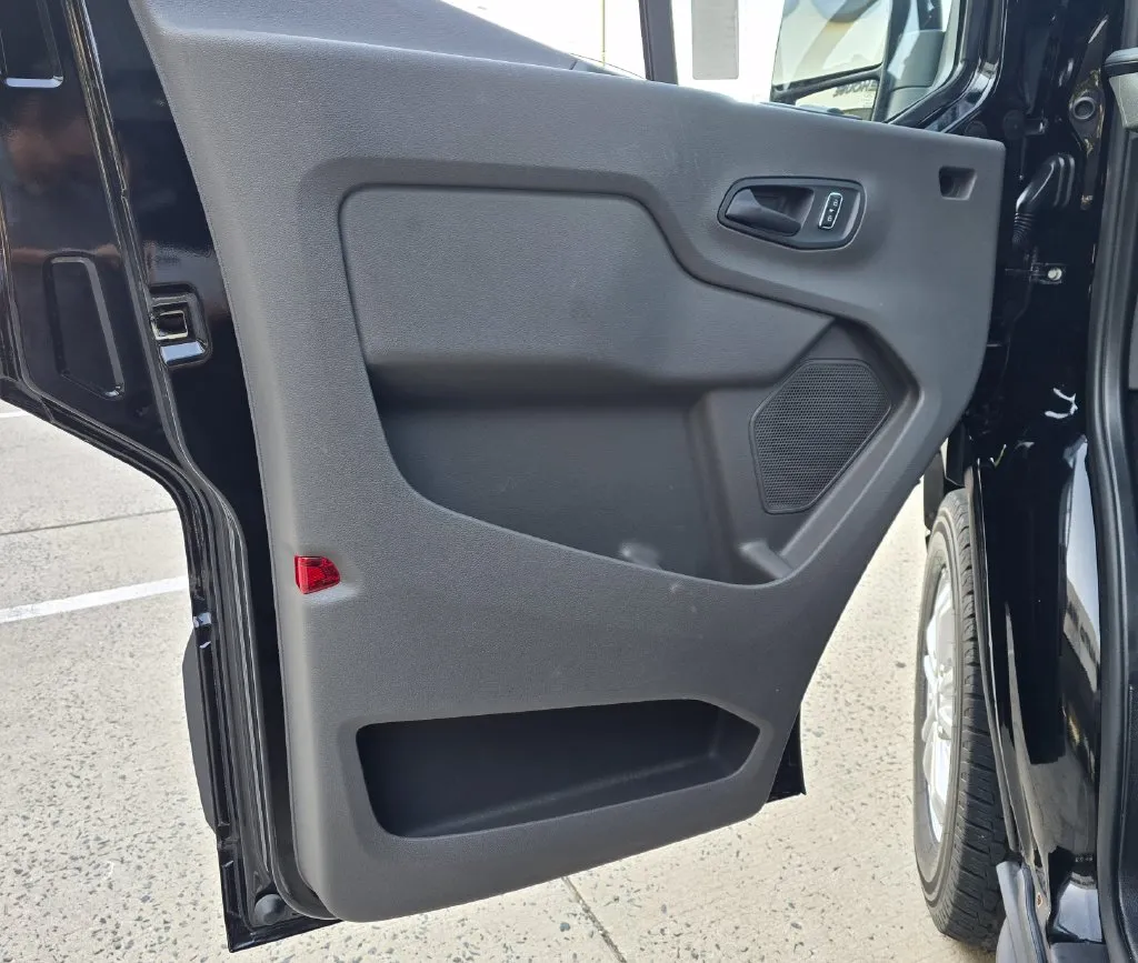 Ford Transit-350 photo 32