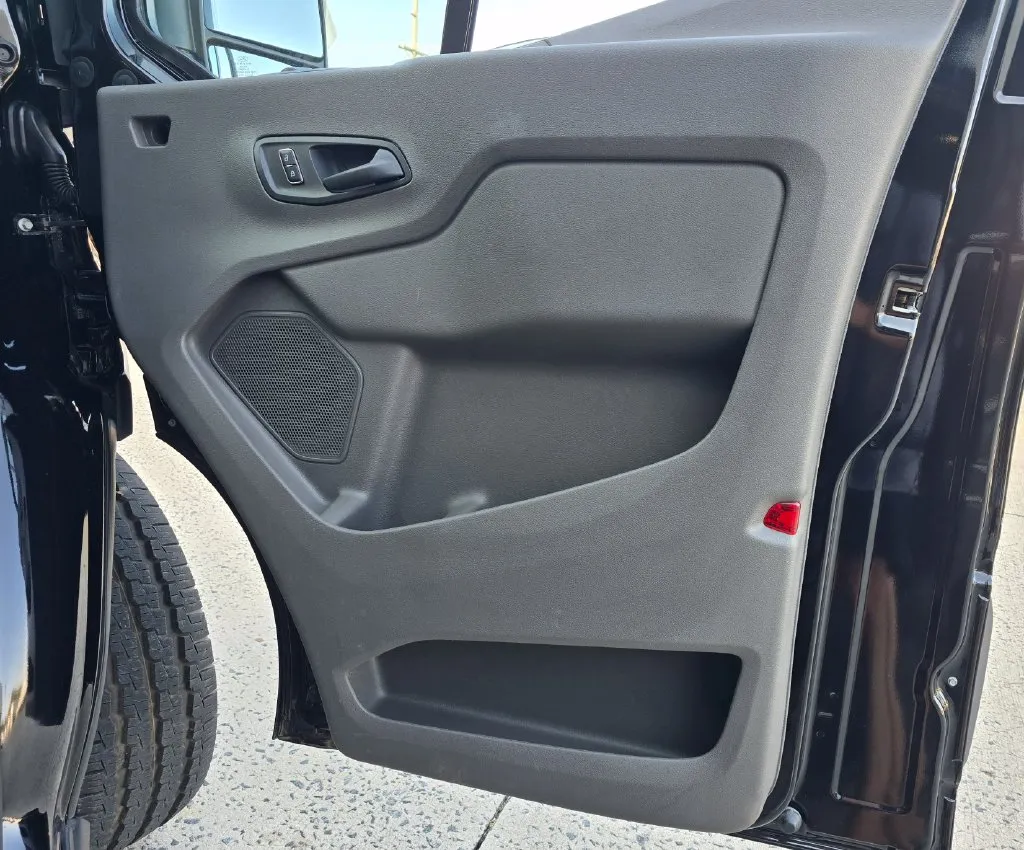 Ford Transit-350 photo 37
