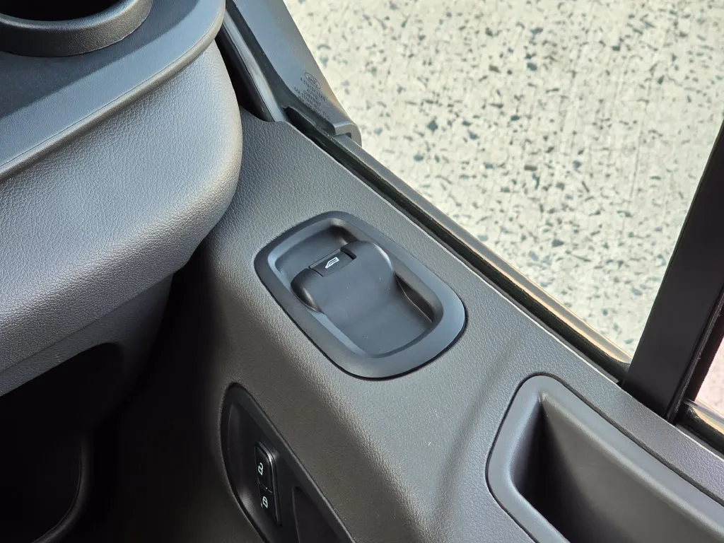 Ford Transit-350 photo 38