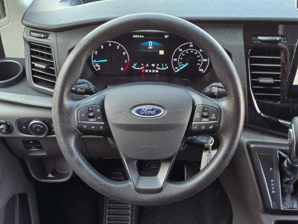Ford Transit-350 photo 17