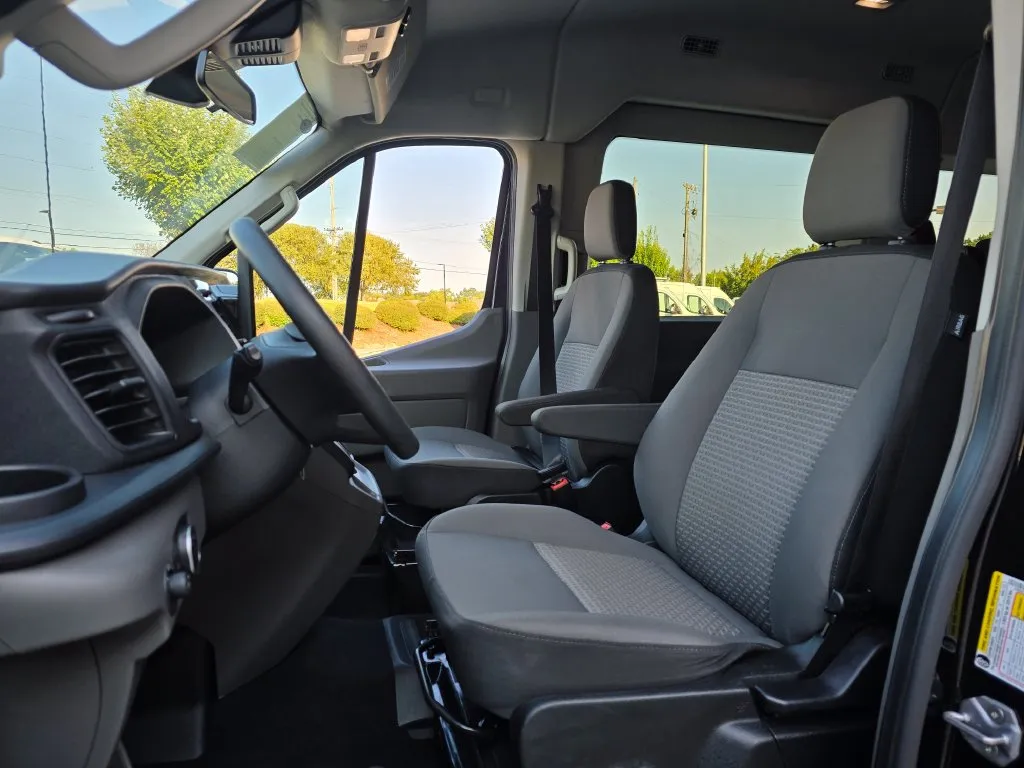 Ford Transit-350 photo 31