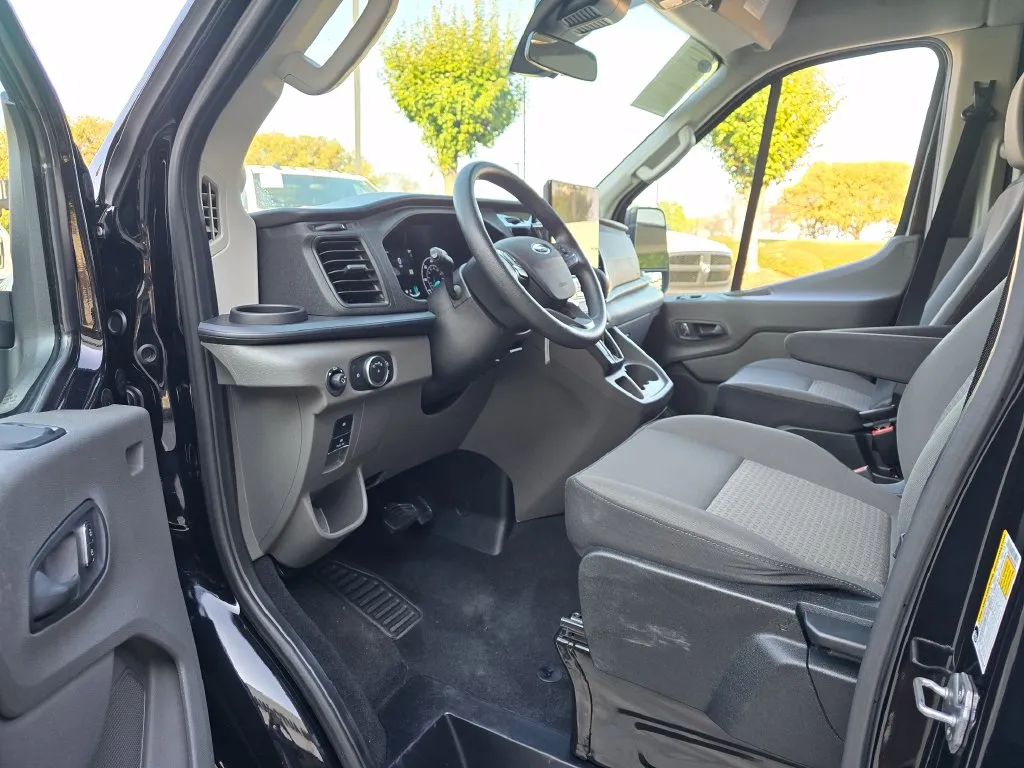 Ford Transit-350 photo 30