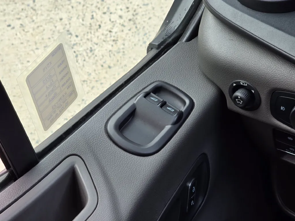 Ford Transit-350 photo 32