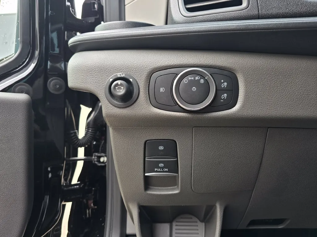 Ford Transit-350 photo 39