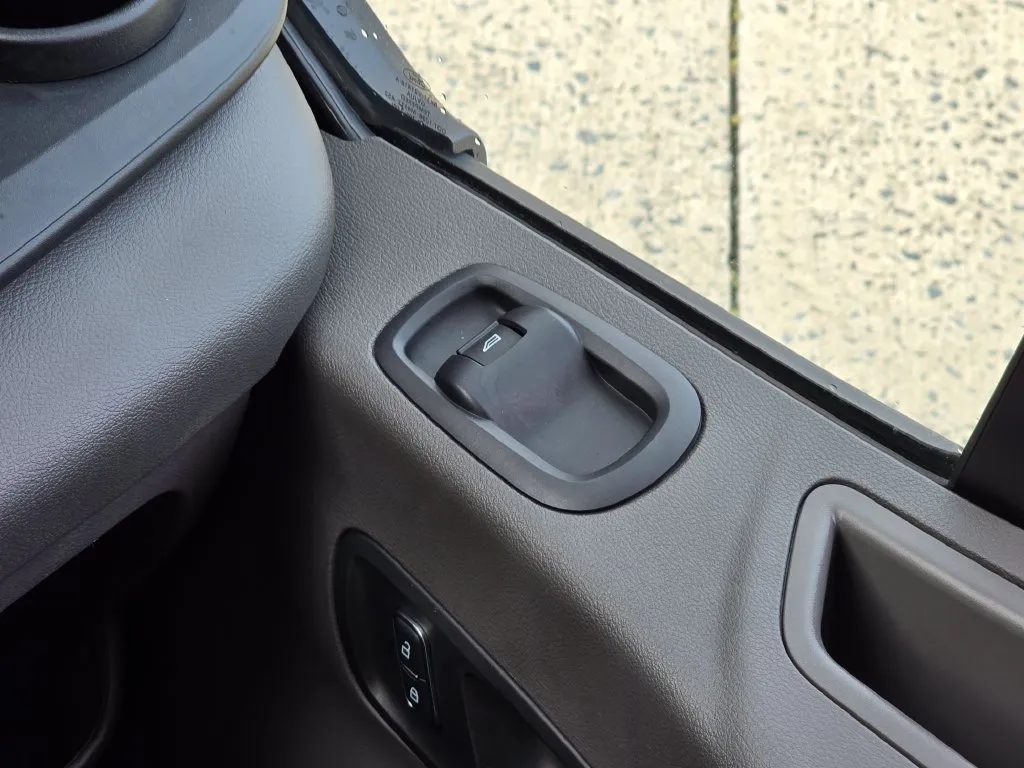 Ford Transit-350 photo 37