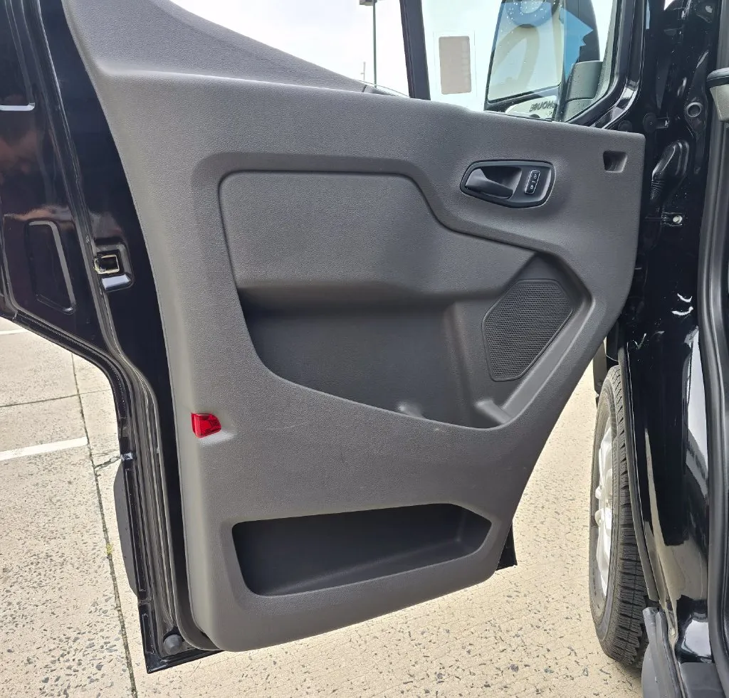 Ford Transit-350 photo 31