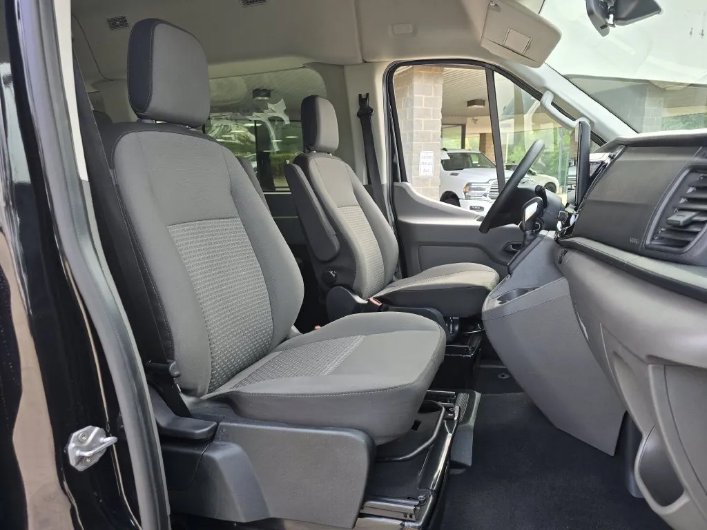 Ford Transit-350 photo 35