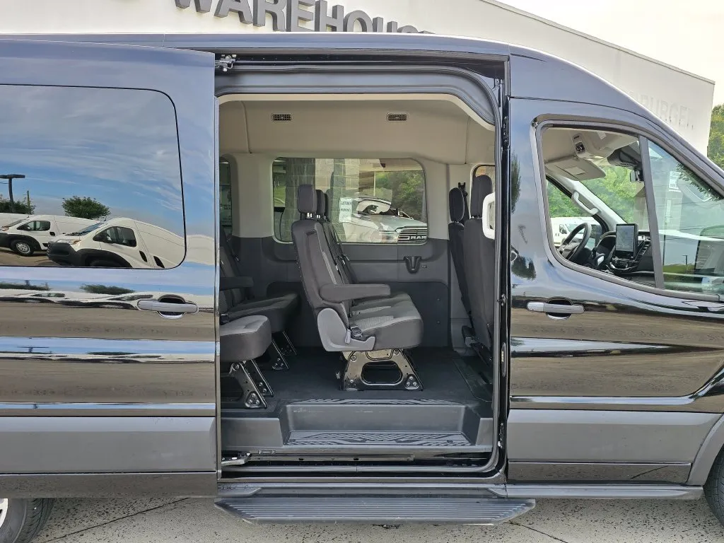 Ford Transit-350 photo 12