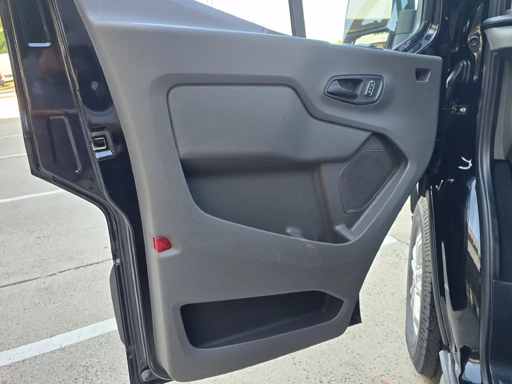 Ford Transit-350 photo 33