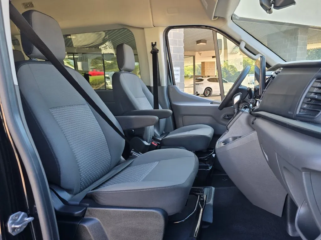 Ford Transit-350 photo 37