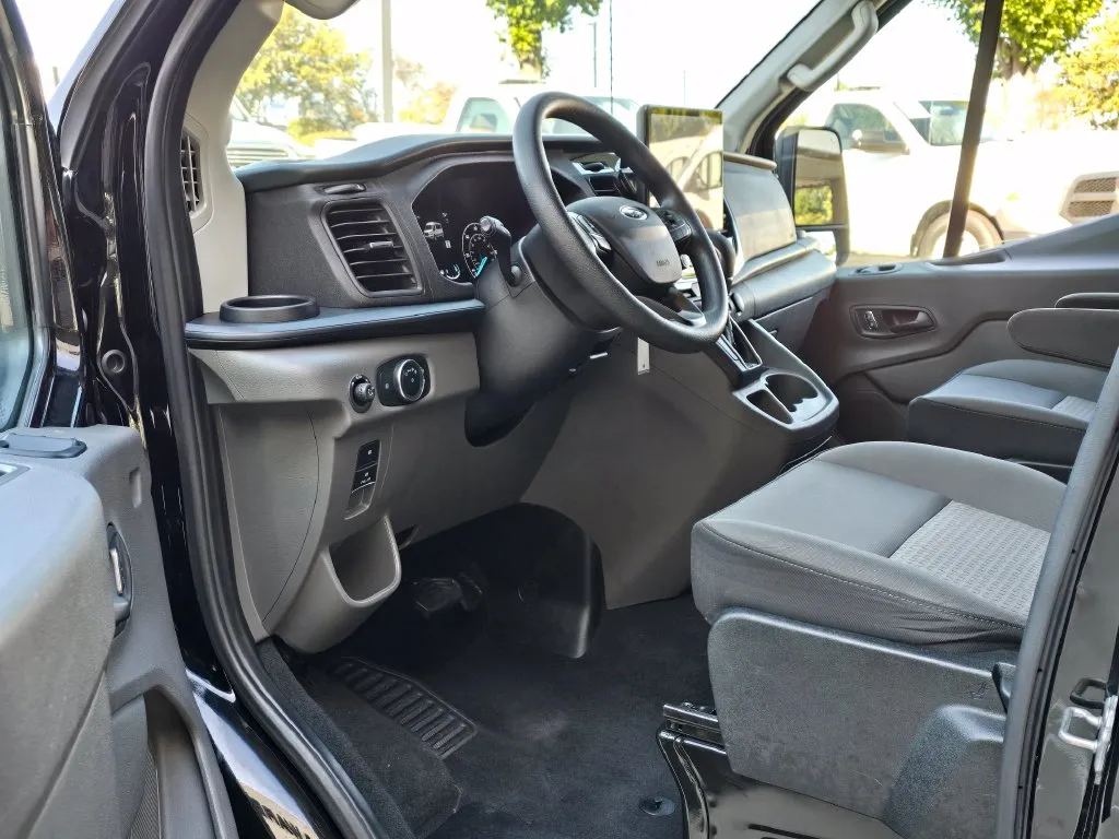 Ford Transit-350 photo 31
