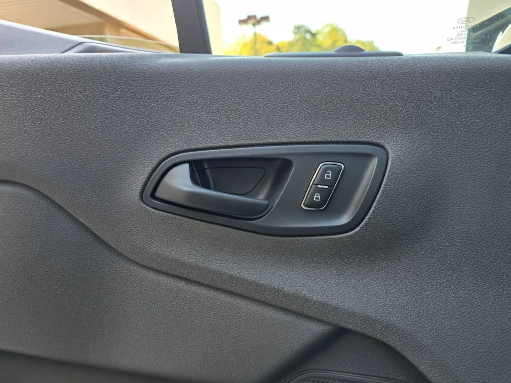 Ford Transit-350 photo 35