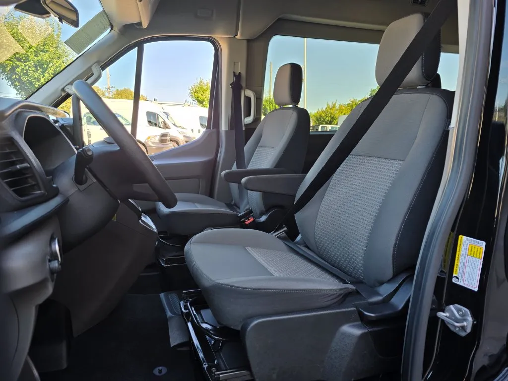 Ford Transit-350 photo 32