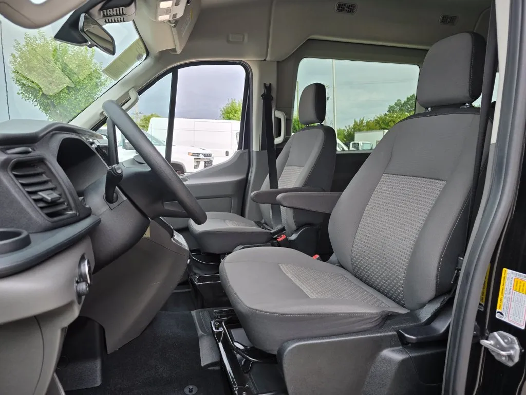 Ford Transit-350 photo 30