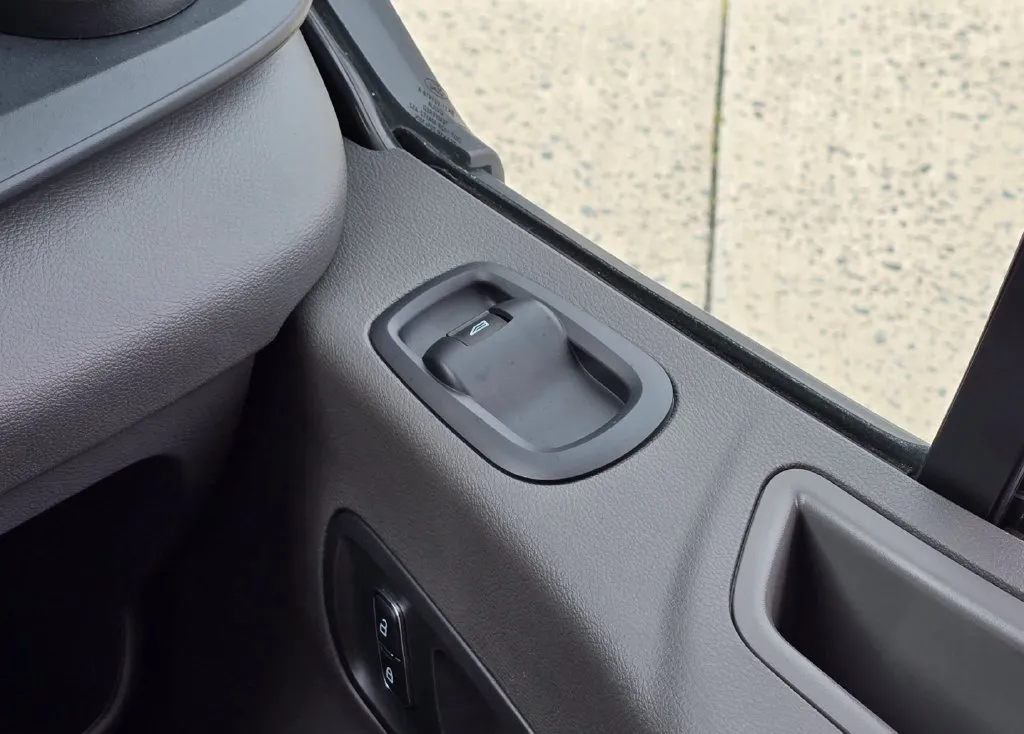 Ford Transit-350 photo 37