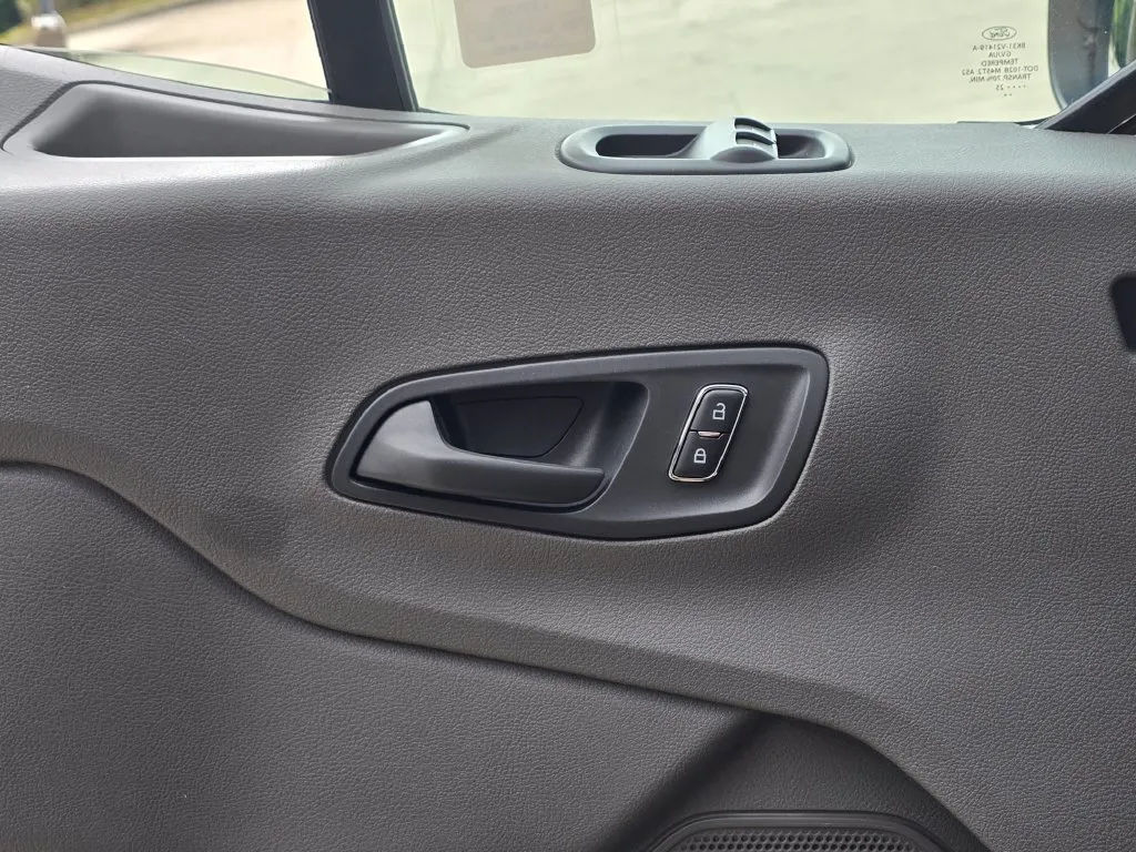 Ford Transit-350 photo 33