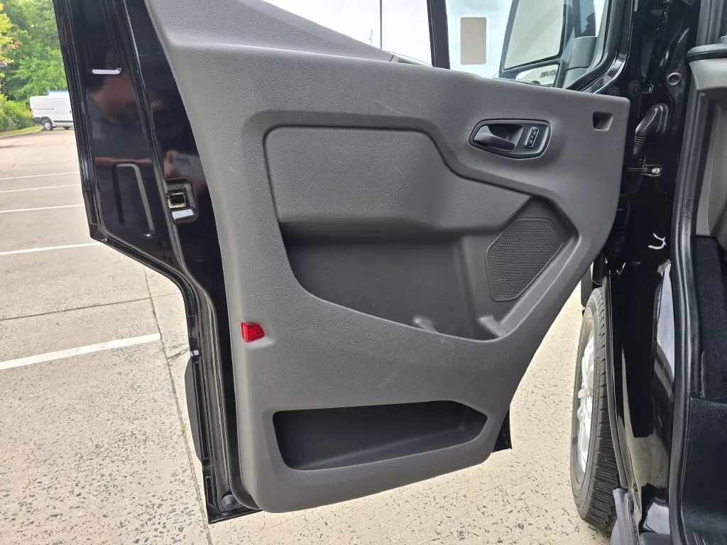 Ford Transit-350 photo 31