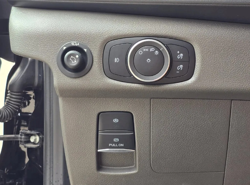 Ford Transit-350 photo 39