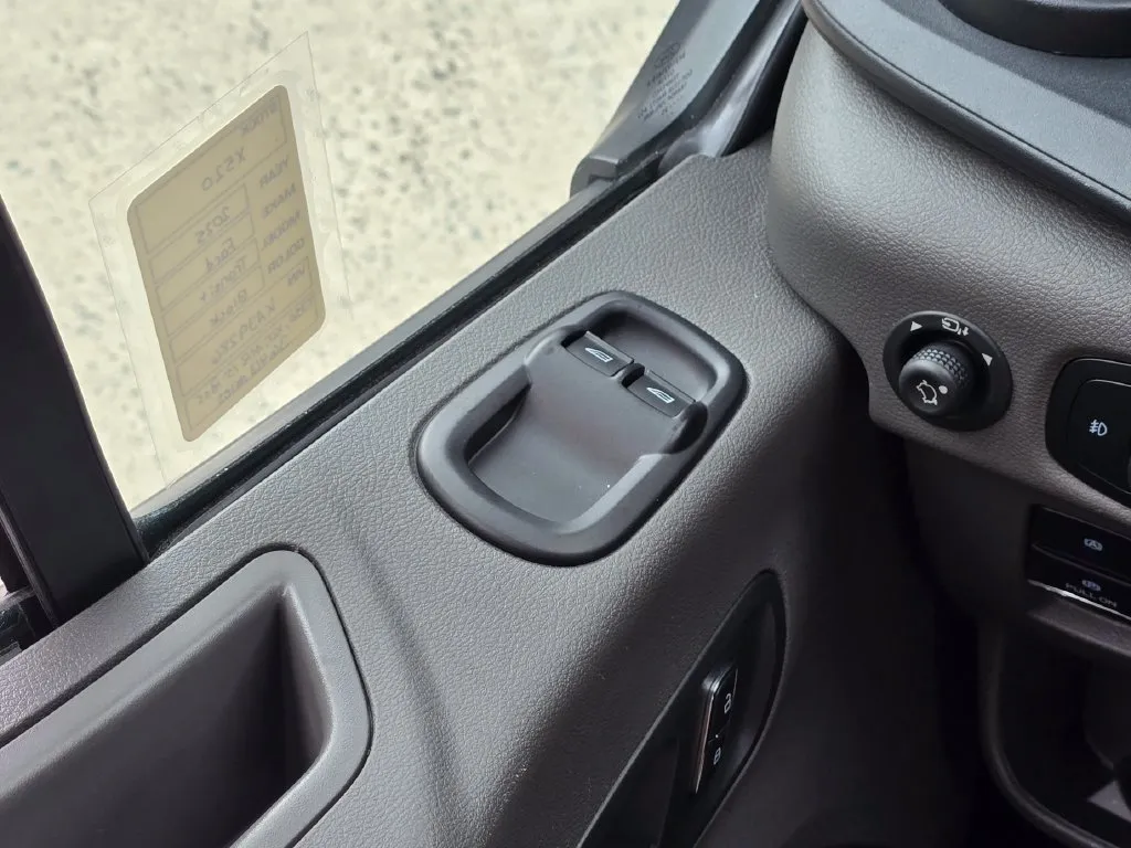 Ford Transit-350 photo 32