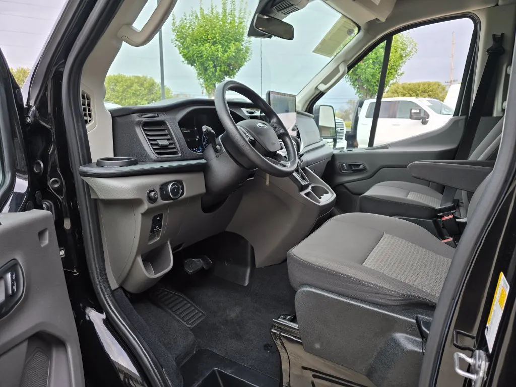 Ford Transit-350 photo 29