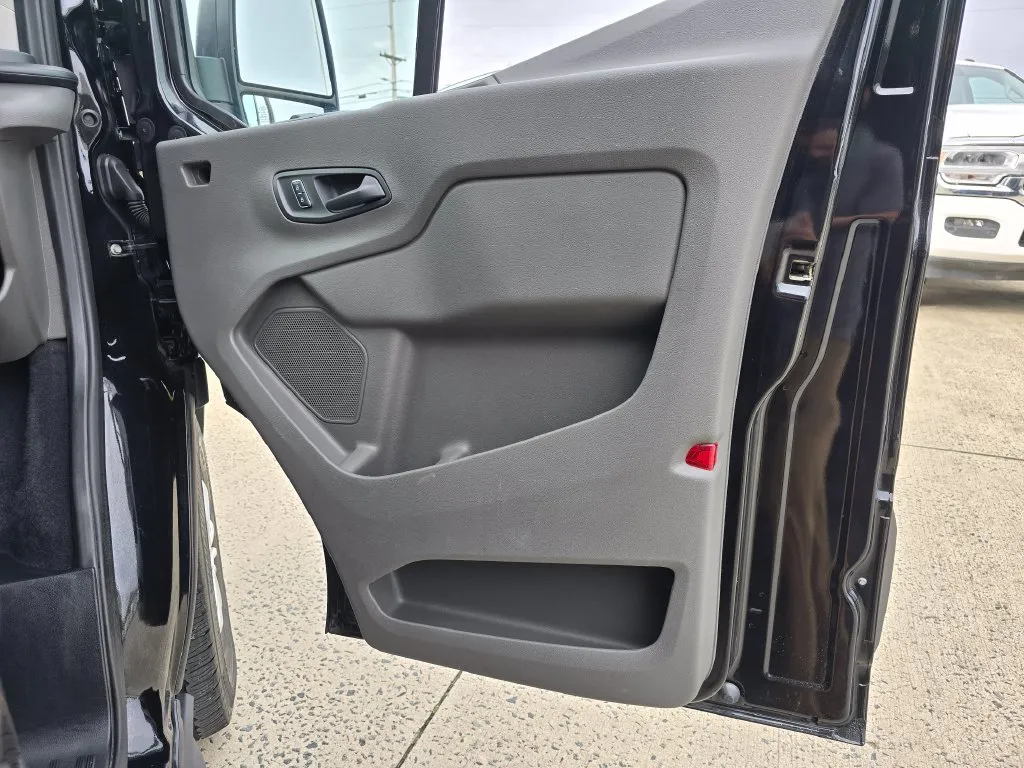 Ford Transit-350 photo 36