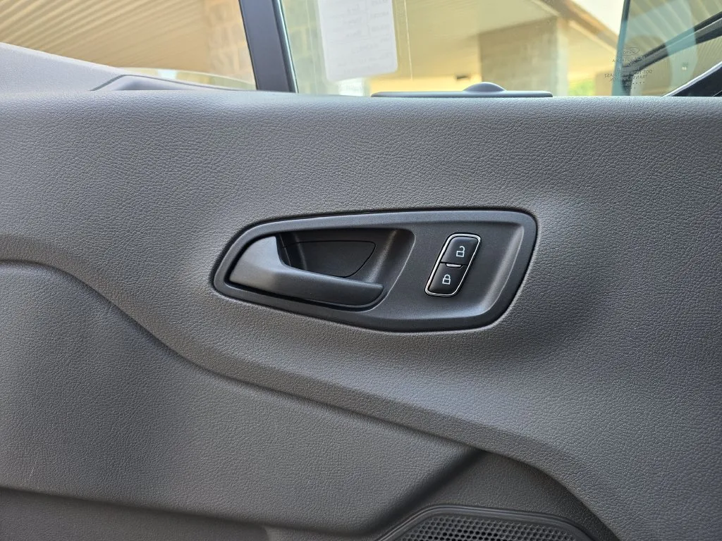 Ford Transit-350 photo 36
