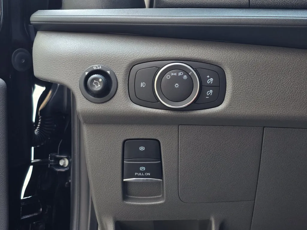Ford Transit-350 photo 18