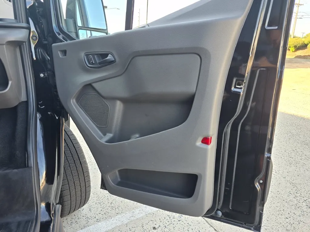 Ford Transit-350 photo 39