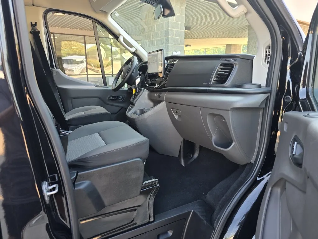 Ford Transit-350 photo 37