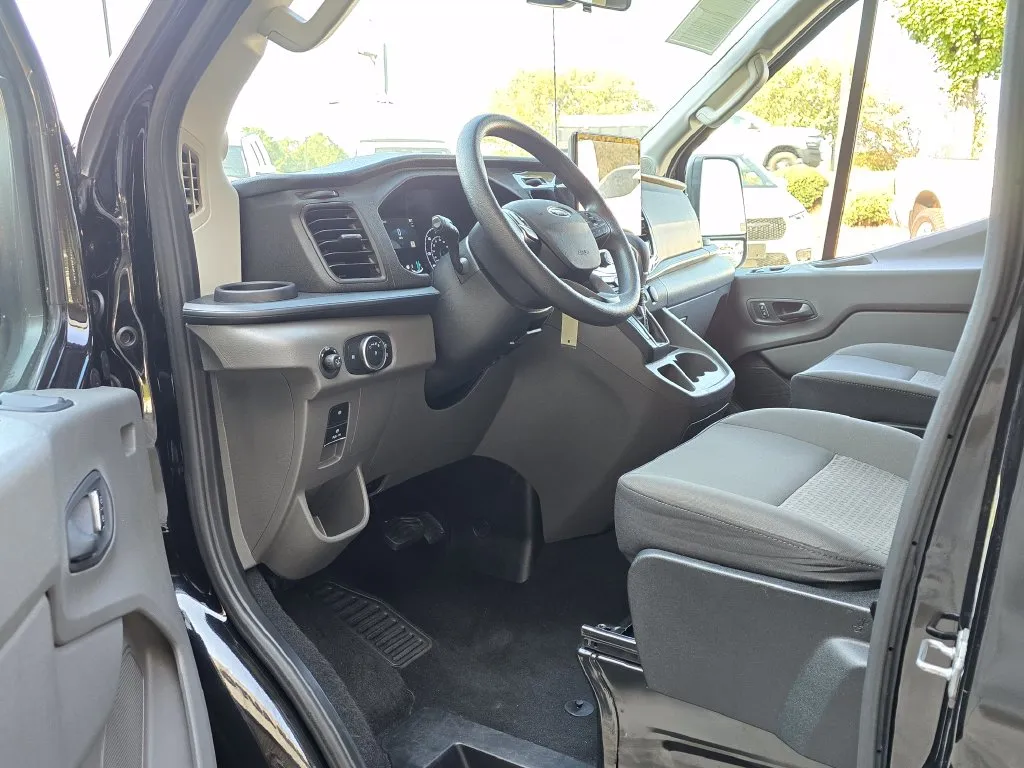 Ford Transit-350 photo 32