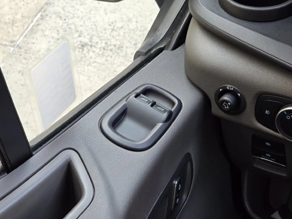 Ford Transit-350 photo 35