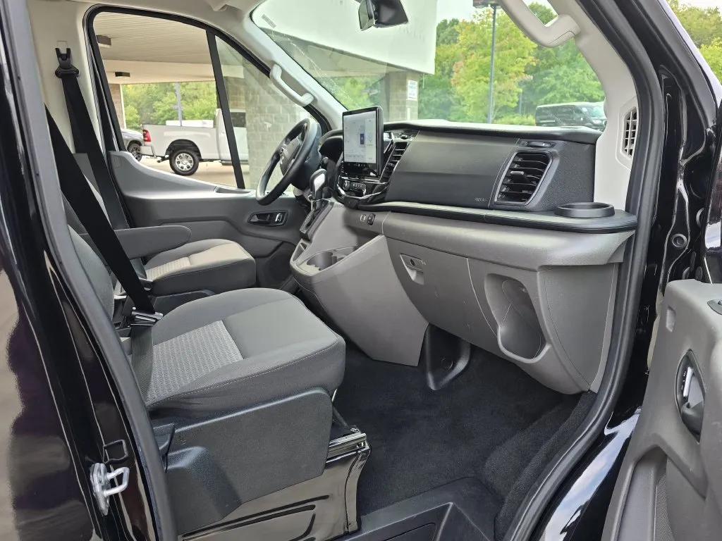 Ford Transit-350 photo 33