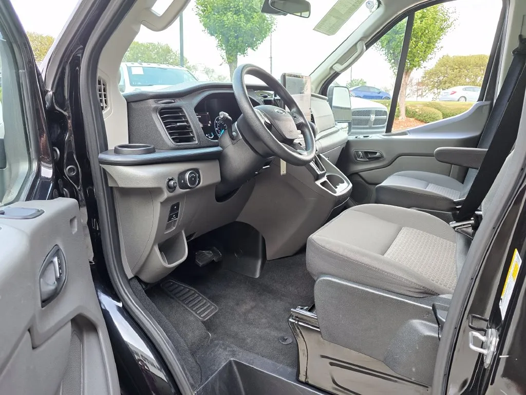 Ford Transit-350 photo 28