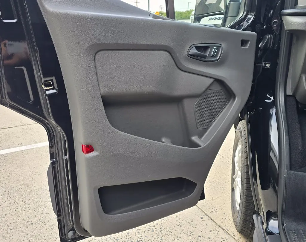 Ford Transit-350 photo 30