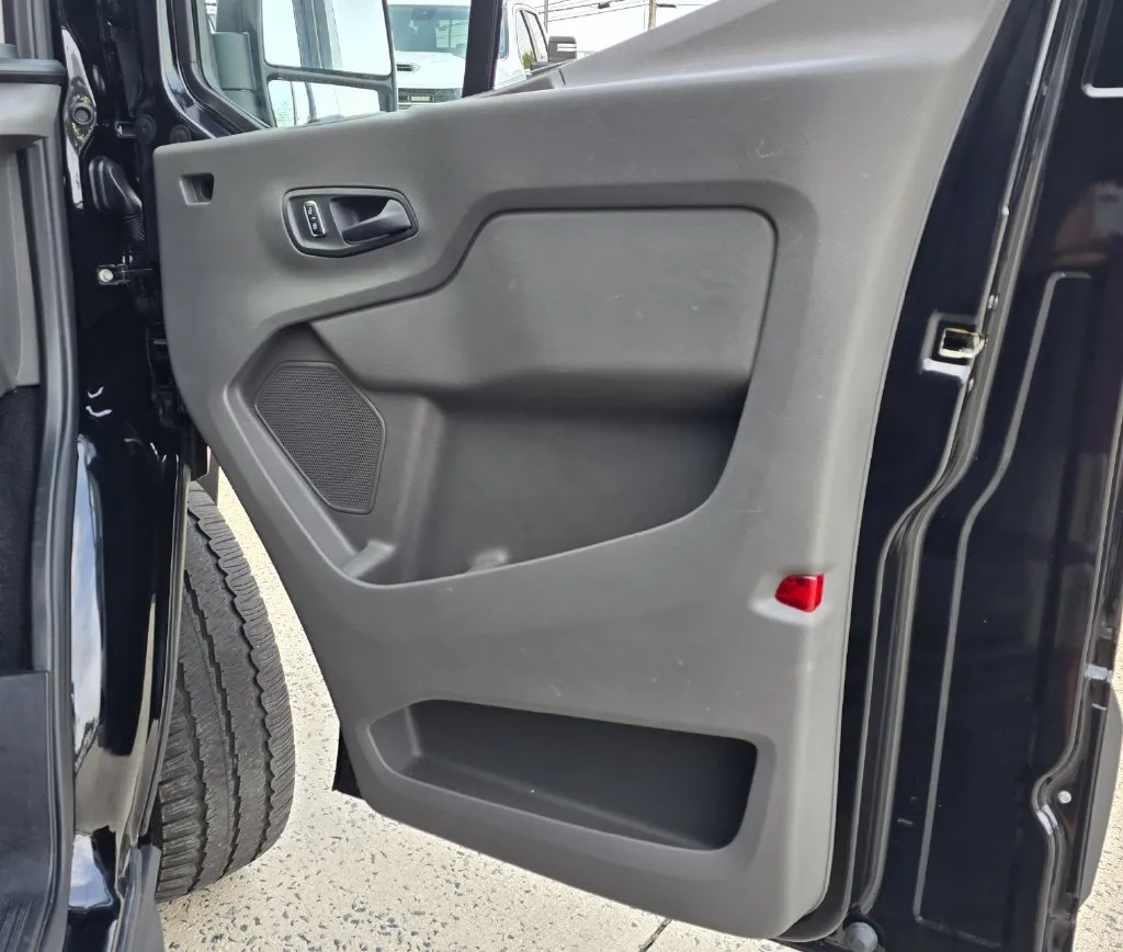 Ford Transit-350 photo 35