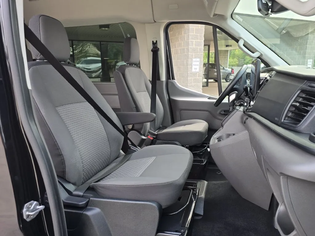 Ford Transit-350 photo 34