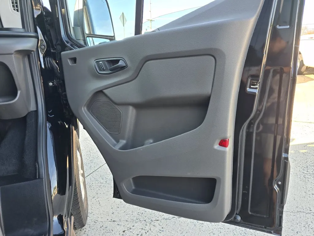 Ford Transit-350 photo 38
