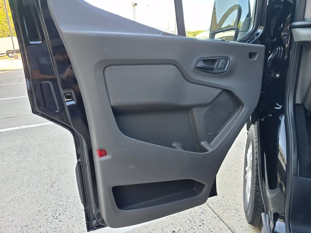 Ford Transit-350 photo 33