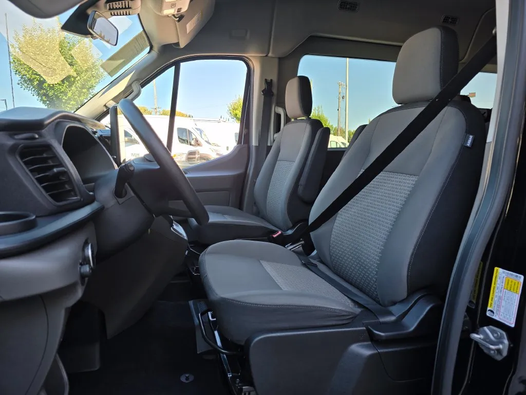 Ford Transit-350 photo 32