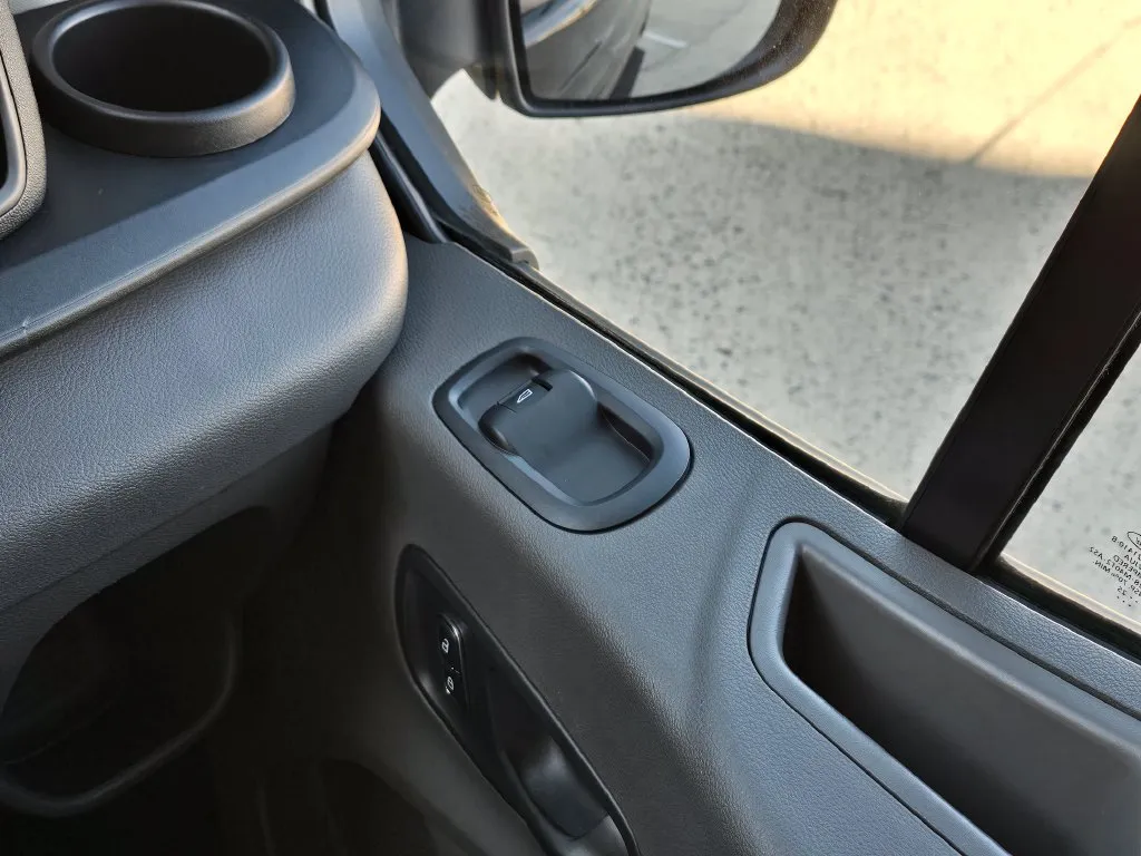 Ford Transit-350 photo 39