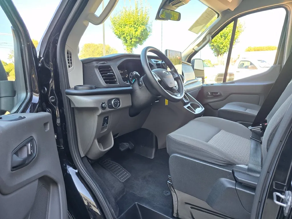 Ford Transit-350 photo 31
