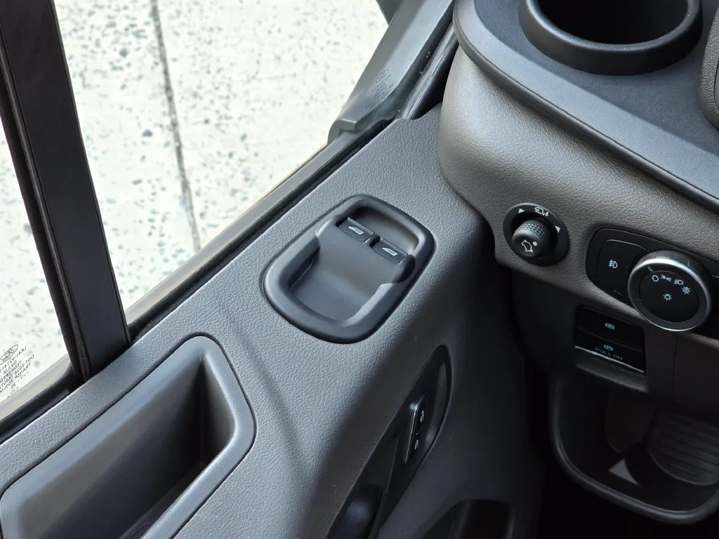 Ford Transit-350 photo 34