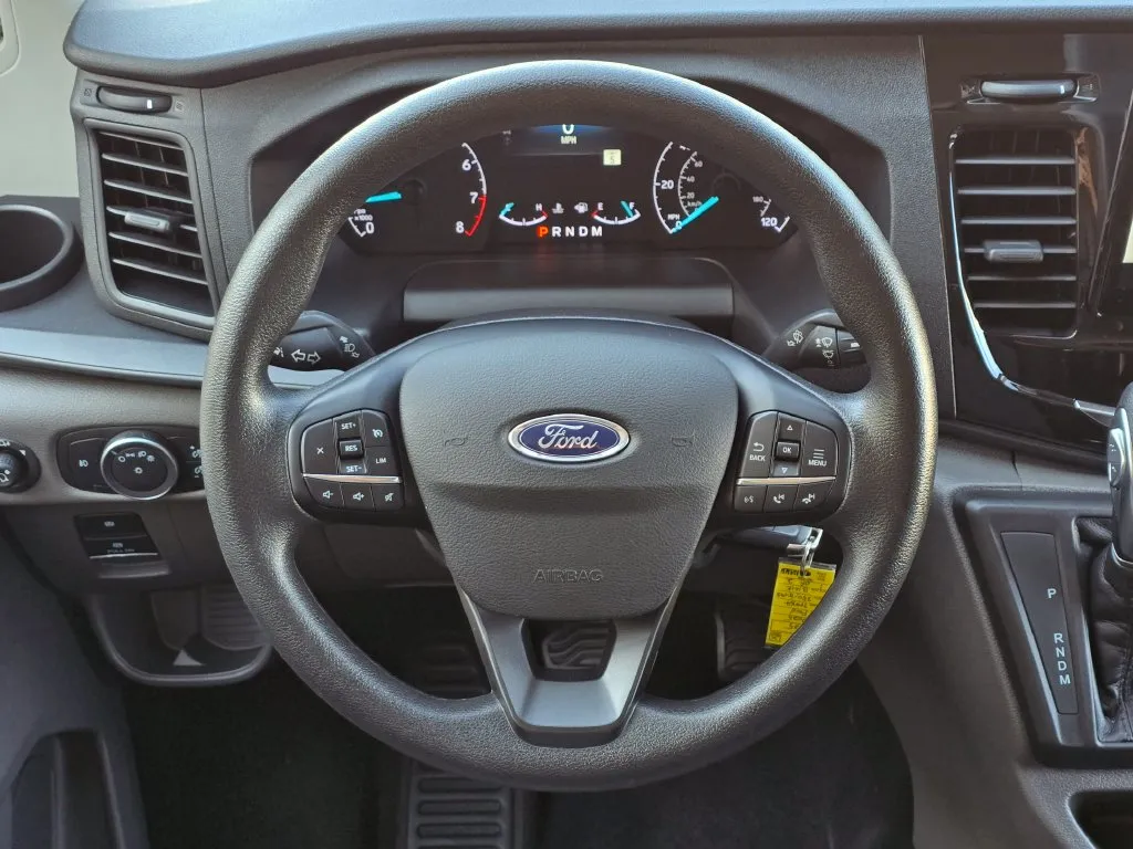 Ford Transit-350 photo 18