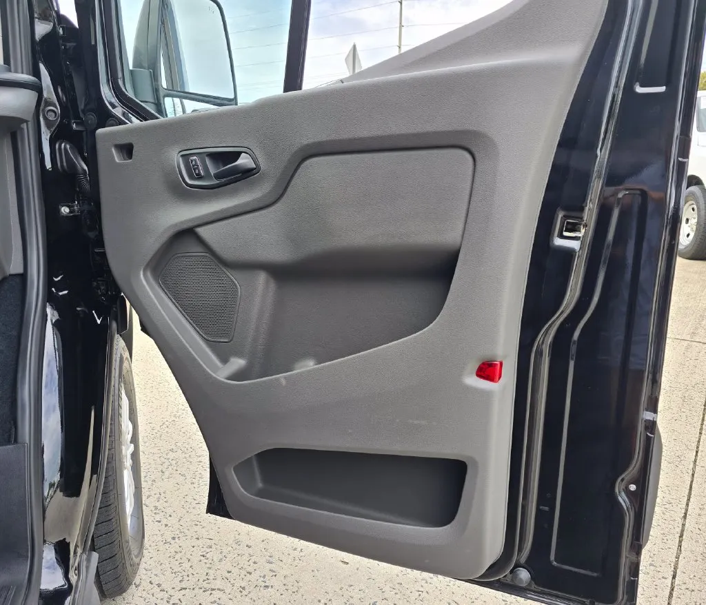 Ford Transit-350 photo 39