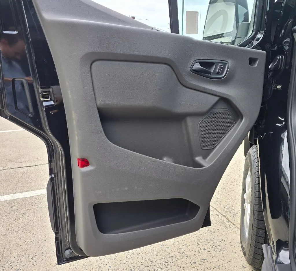 Ford Transit-350 photo 33